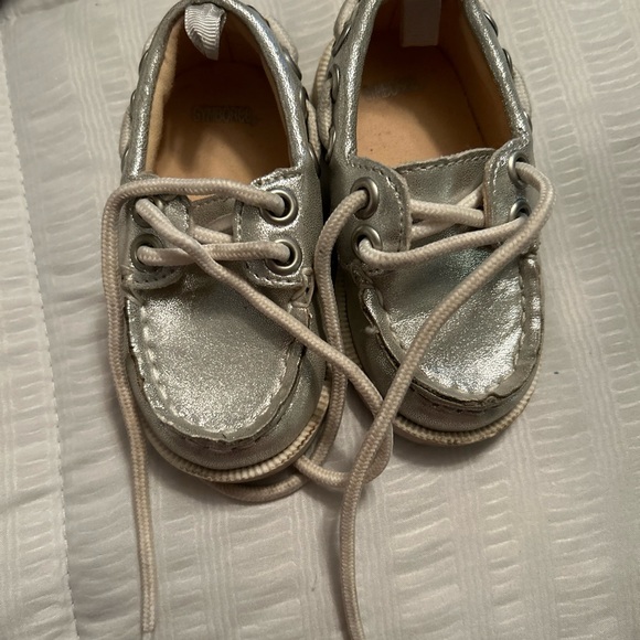 Size 3-4 baby shoes bundle - Picture 2 of 3